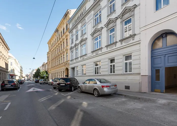 Zwischen Schoenbrunn Und Zentrum, Neues In Gruenruhelage Bei Schoenbrunn *
