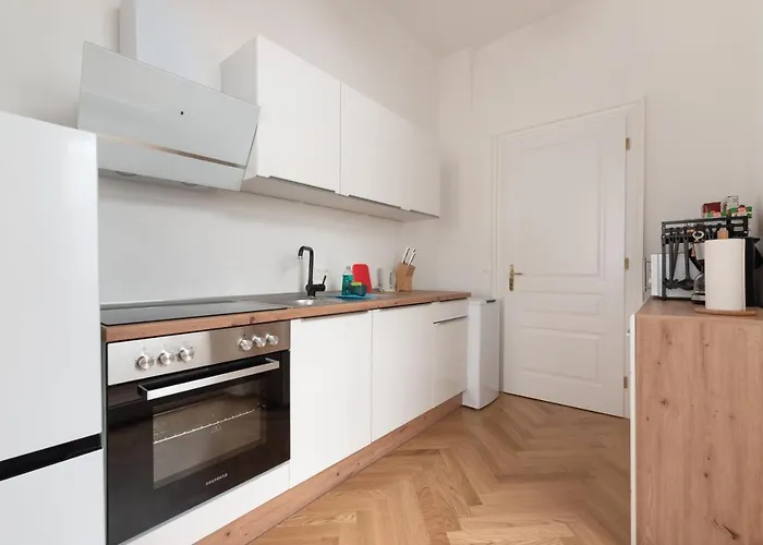 Zwischen Schoenbrunn Und Zentrum, Neues In Gruenruhelage Bei Schoenbrunn Appartement Vienne