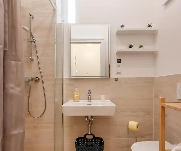 Appartement Zwischen Schoenbrunn Und Zentrum, Neues In Gruenruhelage Bei Schoenbrunn *